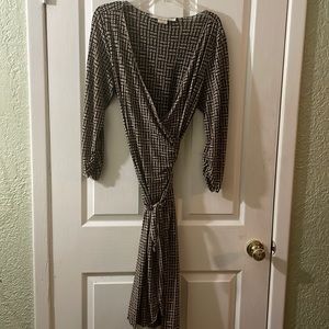 Max Studio Tan/Black  Longsleeve V-Neck Midi Wrap Dress Size Medium